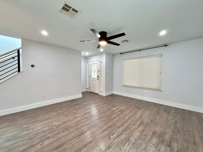 Building Photo - Modern 3/BR 2.5/BA Home with Patio & Balcony