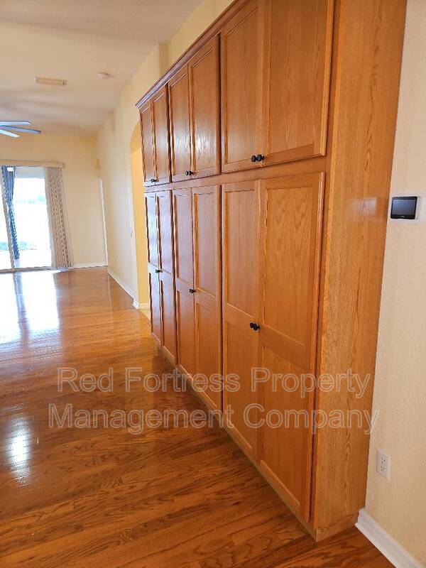 Building Photo - 1556 Scarlett Ave