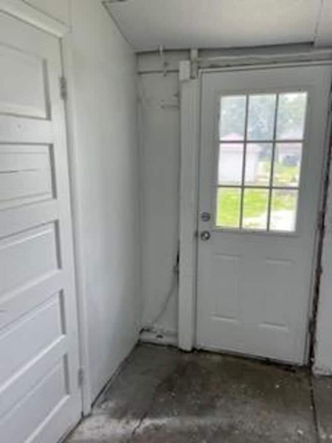 Building Photo - 2 bedroom 1 bath