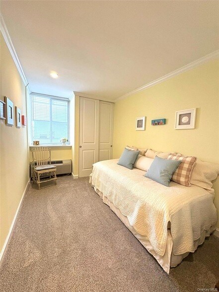 Building Photo - 253 Dune Rd