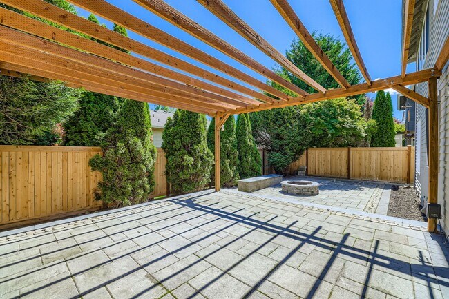 Building Photo - 4Bd/3.5Ba Sammamish House