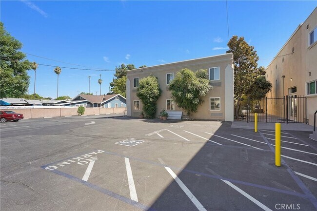 Building Photo - 14335 Hamlin St