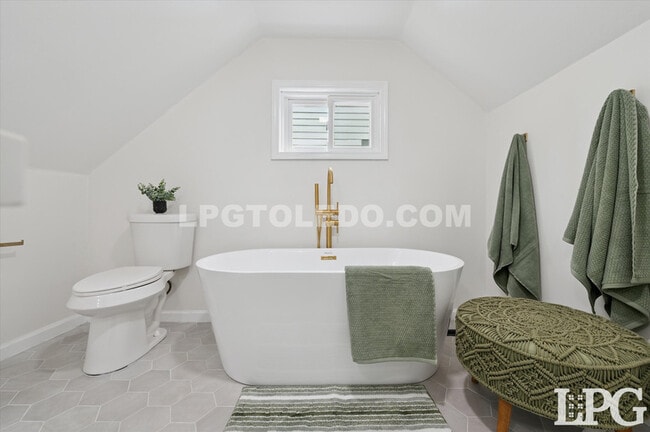 Building Photo - 2736 Northwood Ave