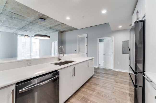 Building Photo - 360 Nueces St