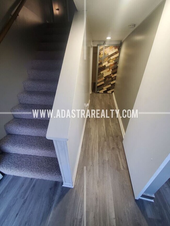 Building Photo - Very Nice Overland Park Duplex-Coming SOON!!