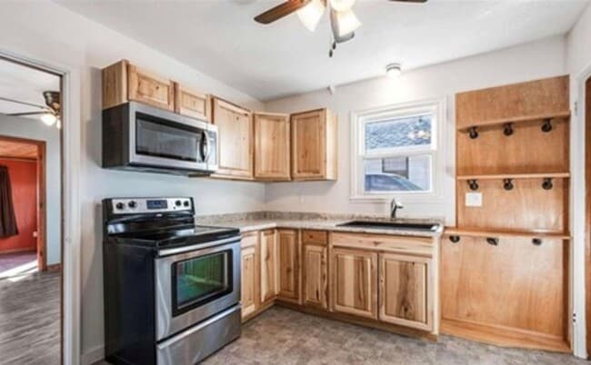 Building Photo - 1501 W 15th St. Sioux Falls, SD 57104