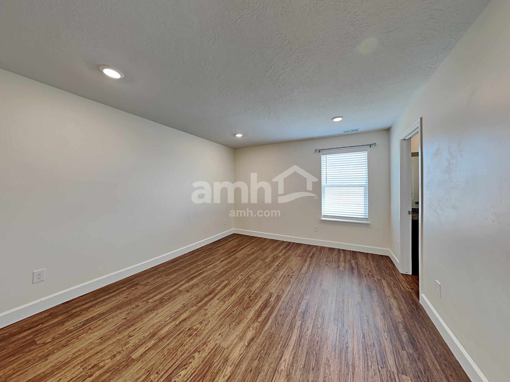 Building Photo - 4462 N Poplar St