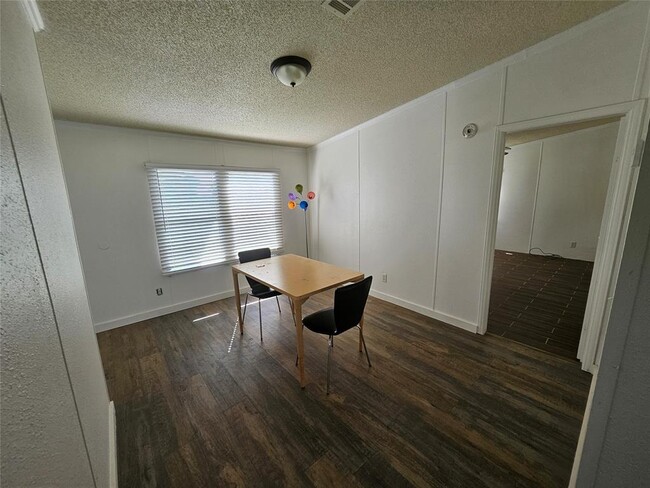 Building Photo - 2218 Hintz Rd