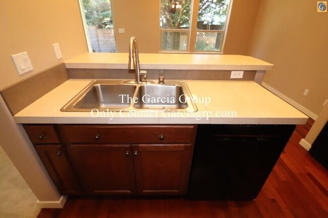 Building Photo - 7736 SW Cypress Ln