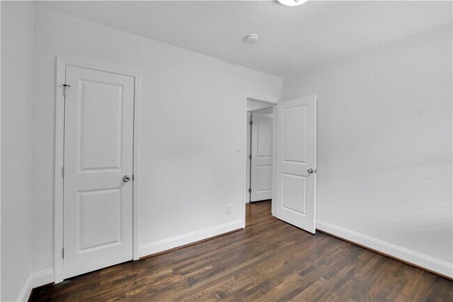 Building Photo - 2222 Beecher Cir SW