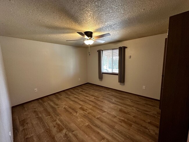 Building Photo - 2 Bedroom 1 Bath Single Family Home w/Atta...