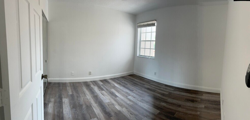 Building Photo - 10253 Via Hibiscus