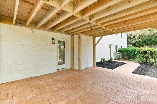 Building Photo - 100 Chadmore Dr