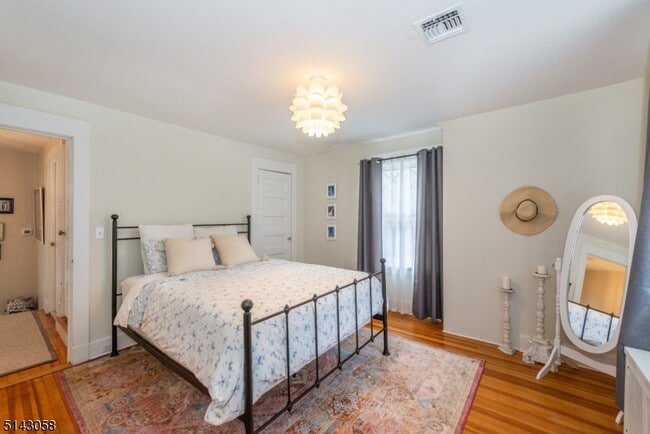 Building Photo - 276 Bay Ave