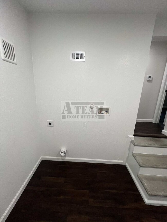 Building Photo - Beautiful Remodeled 3 Bed 1.5 Bath