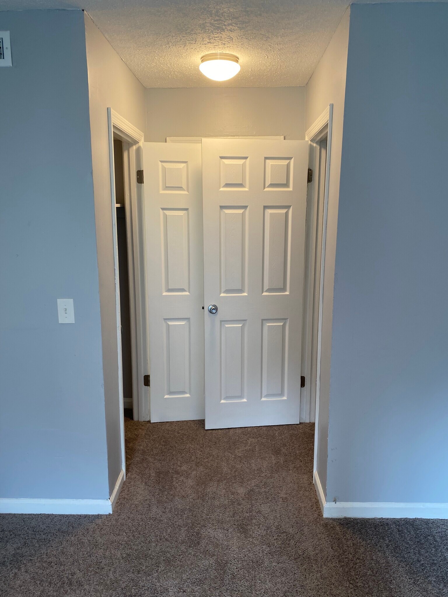 Building Photo - 738 Flint Ridge Dr