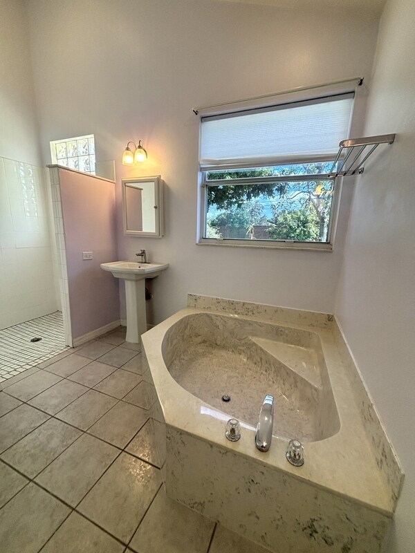 Building Photo - 6561 Franconia Dr