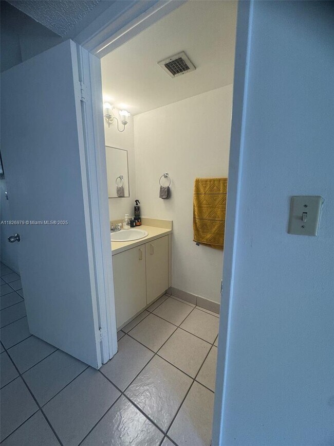 Building Photo - 8270 SW 149th Ct