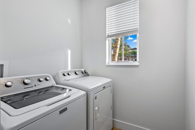 Building Photo - 3770 SE County Line Rd