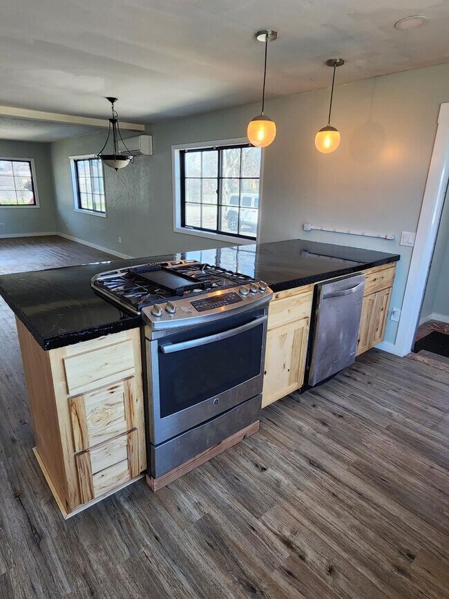 Building Photo - 3433 Willow St