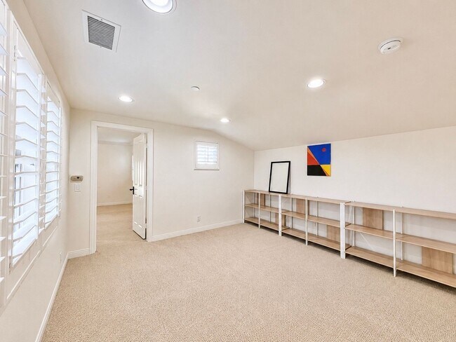 Building Photo - Luxury Living in Irvine's Prestigious Turtle Ridge
