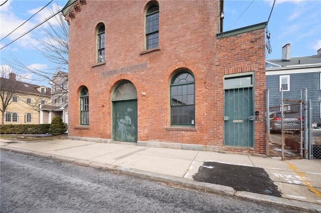 Building Photo - 4 Pallas St