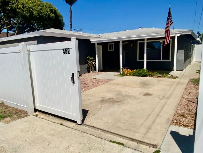 Building Photo - 3 bd/2ba Cottage with alley Access