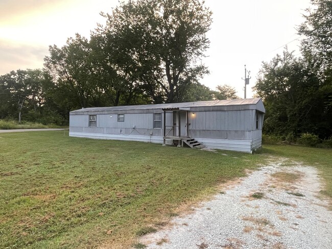 Building Photo - Country Living- 2 Bedroom 2 Bath Mobile Home