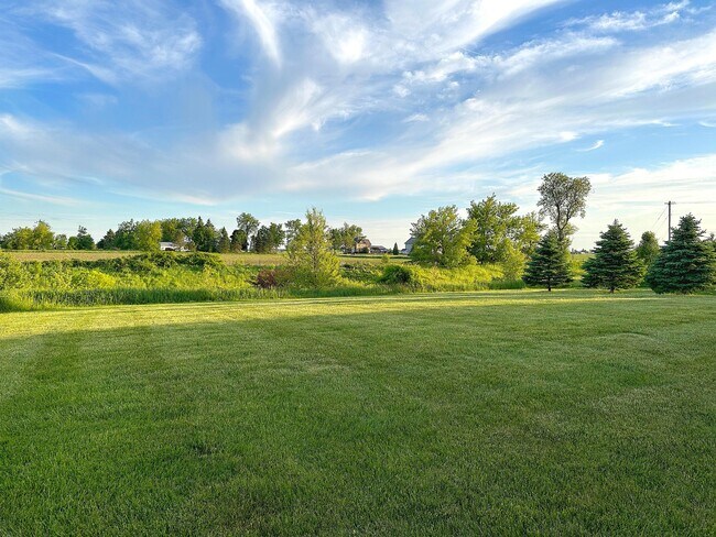 Building Photo - 105 Prairie Dr