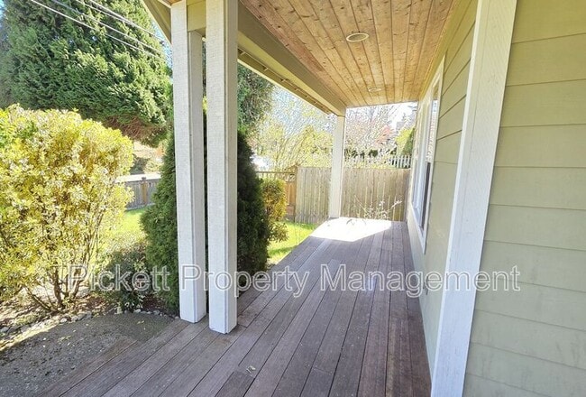 Building Photo - 1733 N Wycoff Ave