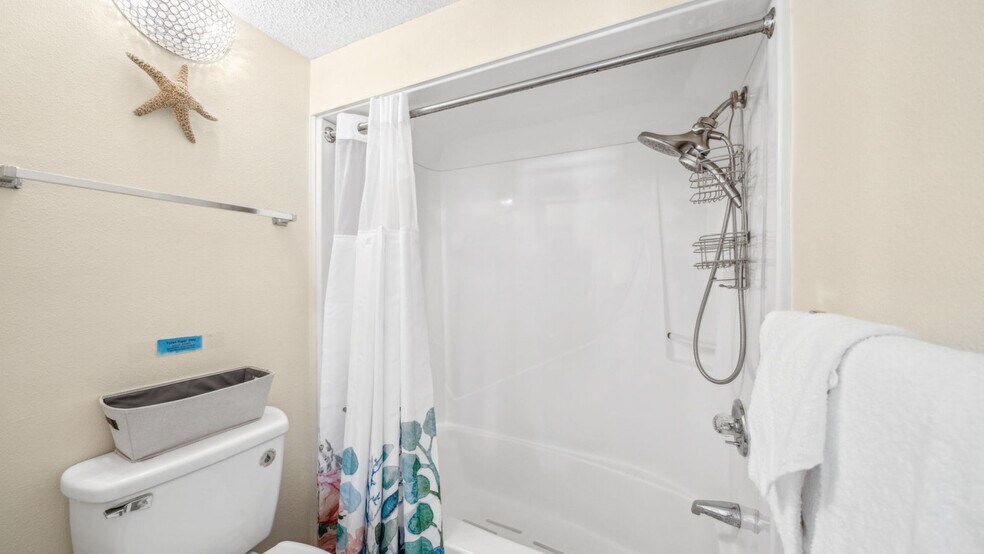 Building Photo - 7205 Thomas Dr