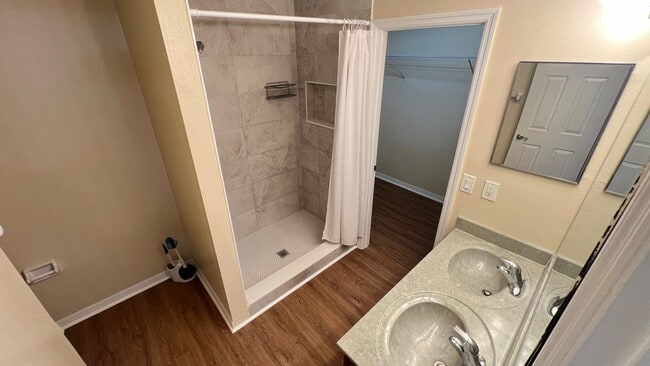 Building Photo - Bright & Spacious 3/2 Home with Huge Yard + Screened Patio — Lawn Care Included!