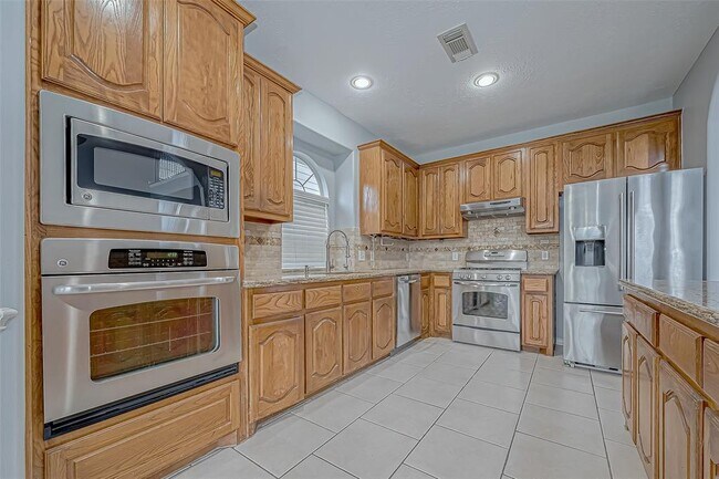 Building Photo - 16523 Pinon Vista Dr