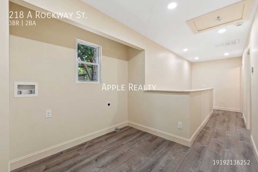 Building Photo - 218 W Rockway St