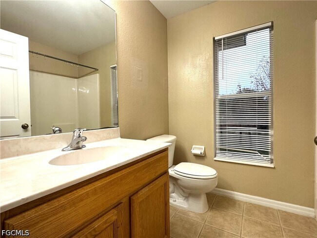 Building Photo - 117 Shadow Lakes Dr