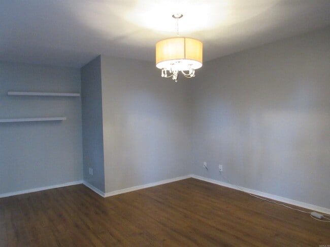 Building Photo - 303 Merganzer Dr