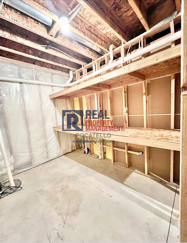 Building Photo - Beautiful - Elegant - 5 Bedrooms - 3 Car -...