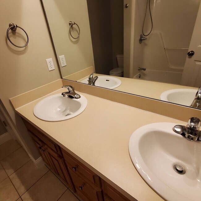 Building Photo - 4014 Liska Cir