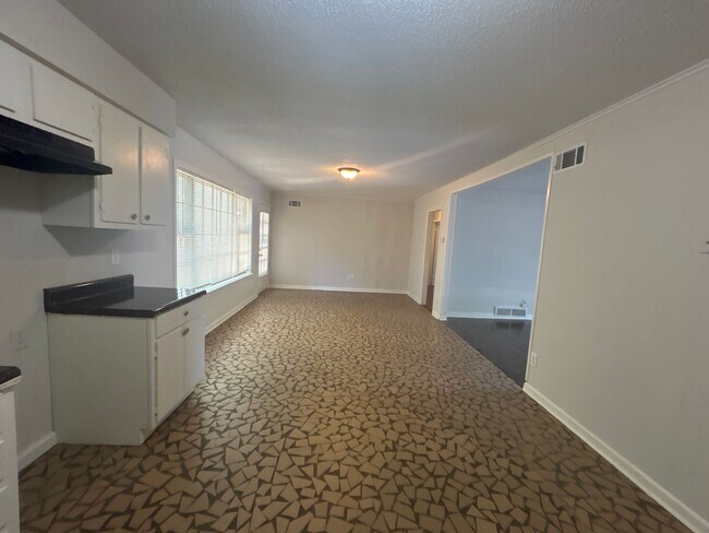 Building Photo - 3450 Glenshaw Dr