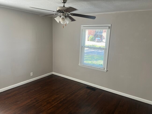 Building Photo - 3839 S Cincinnati Ave