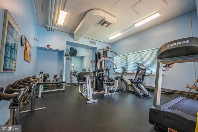 Building Photo - 44303 Delaire Landing Rd