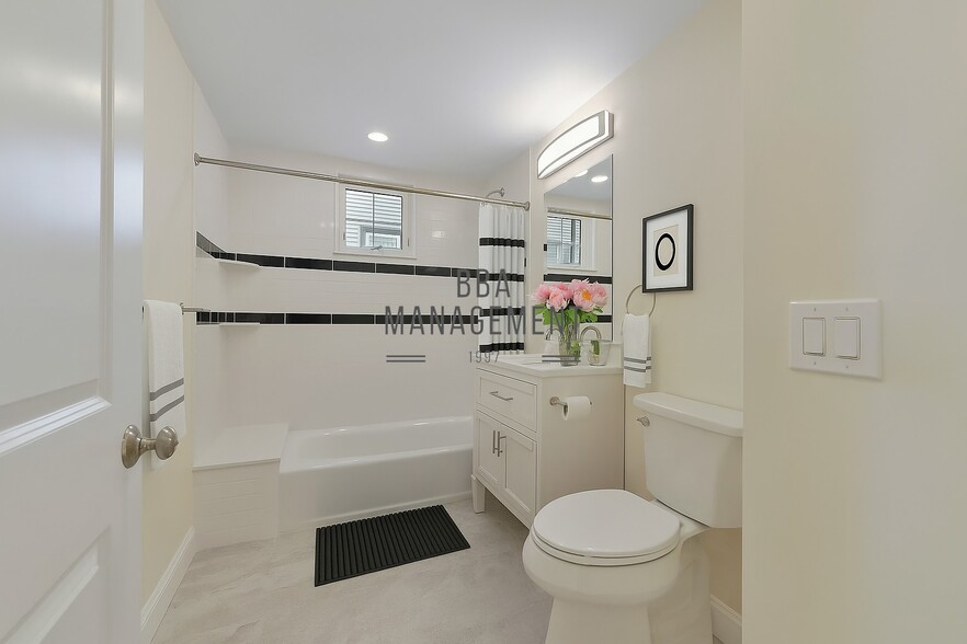 Building Photo - 48 Manthorne Rd