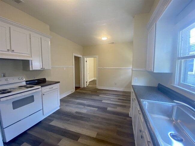 Building Photo - Restored 3 br 2 ba Craftsman style Home fo...
