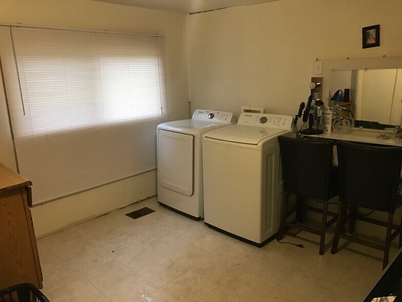 Building Photo - 995 Old US Route 33