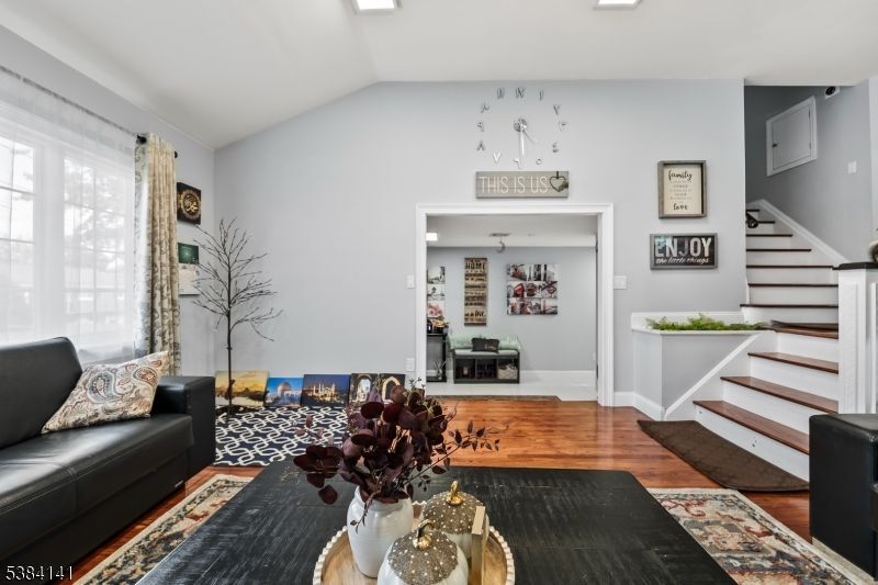 Building Photo - 231 Starmond Ave