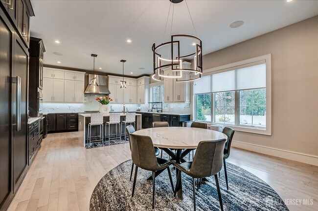 Building Photo - 3979 Park Ave