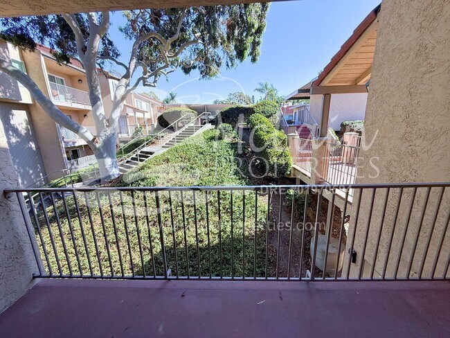 Building Photo - The Grove 2bd/1ba, Corner Unit