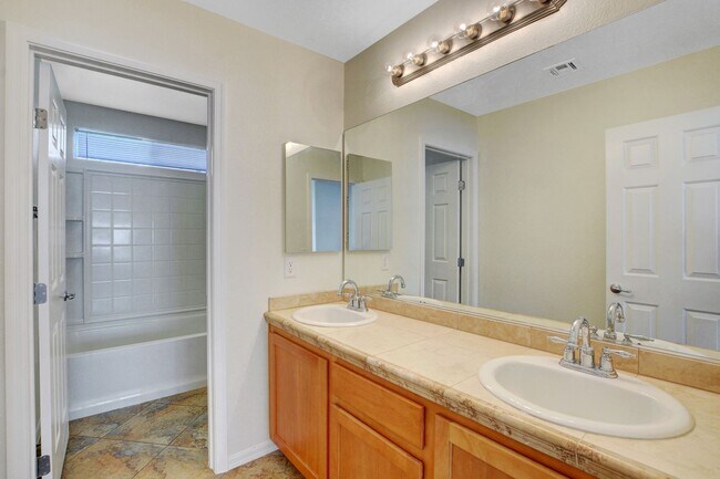 Building Photo - Beautiful Home in Amazing Rhodes Ranch - G...