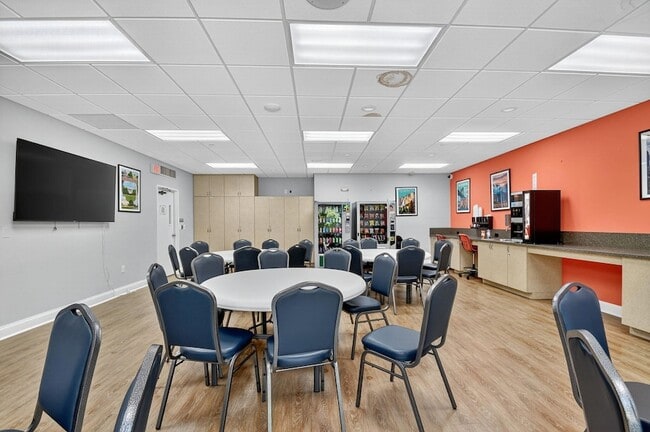 Building Photo - 7076 Huntington Ln