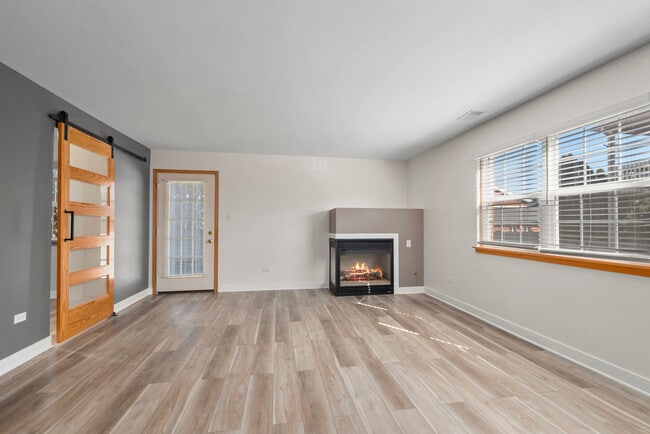 Building Photo - 6840 Oak View Ct